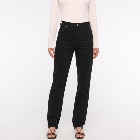 Abercrombie & Fitch Denim - Abercrombie & Fitch The 90s Slim Straight
Ultra High Rise Jeans